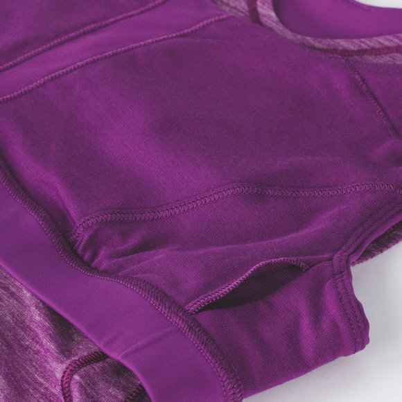 Lululemon "On Track" tank top with built-in bra, Size 6 - Picture 4 of 7